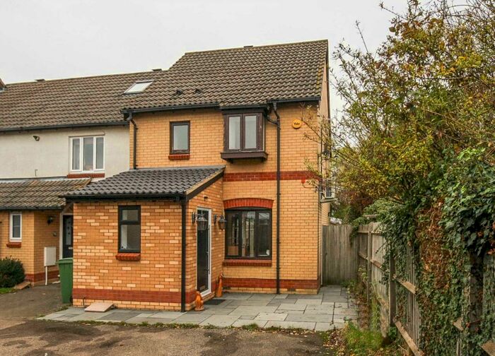 3 Bedroom End Of Terrace House To Rent In Crispin Field, Pitstone, LU7