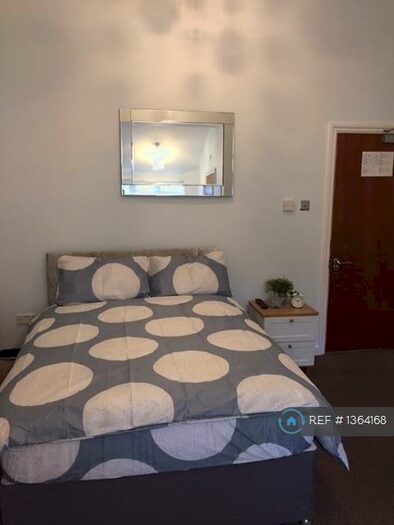 Studio To Rent In Green Lanes, London, N4