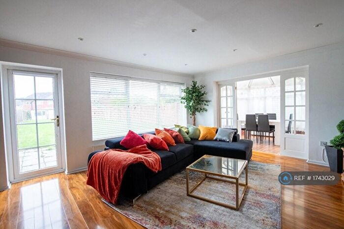 5 Bedroom Detached House To Rent In Alcott Lane, Birmingham, B37