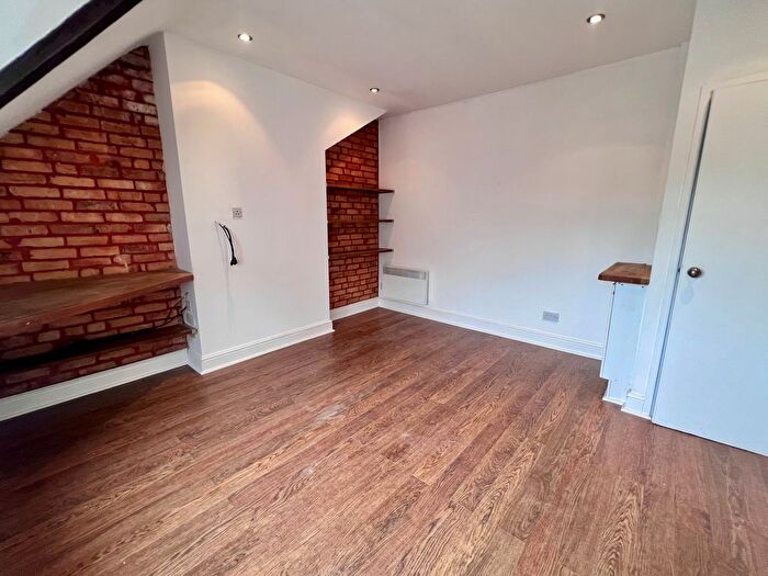1 Bedroom Flat To Rent In Windsor Road, Bournemouth, BH5