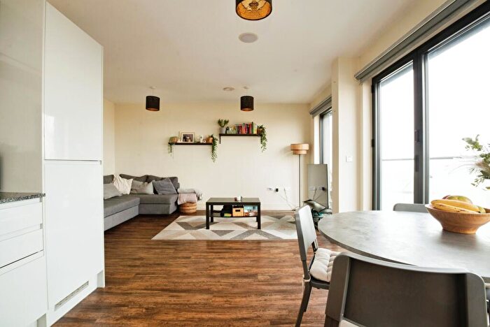 2 Bedroom Apartment To Rent In Wellington House, Lewis Street, CF11