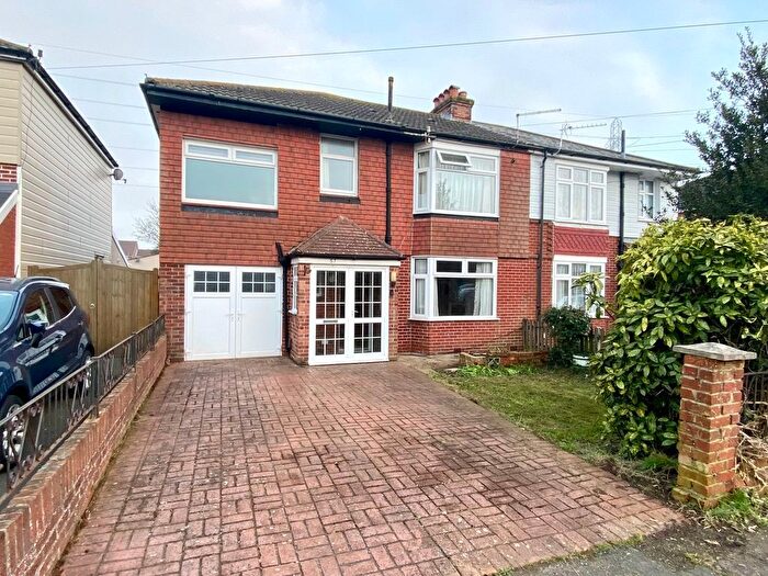 4 Bedroom Semi-Detached House For Sale In Birdwood Grove, Fareham, PO16