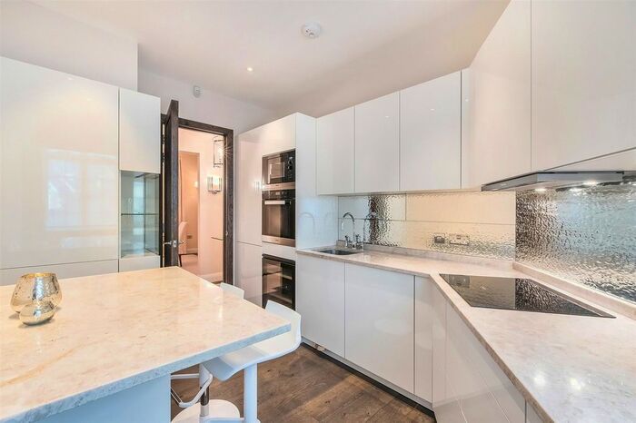 2 Bedroom Flat To Rent In Eresby House, Rutland Gate, Knightsbridge, London, SW7