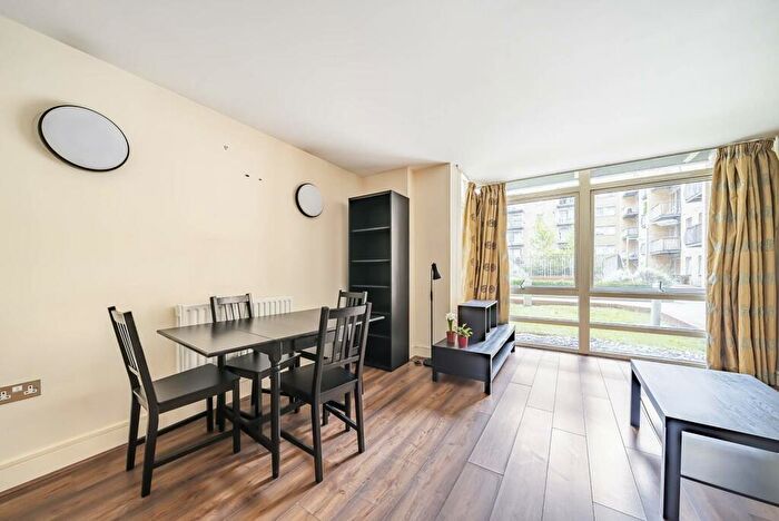 1 Bedroom Flat To Rent In Lowry House, Isle Of Dogs, London, E14