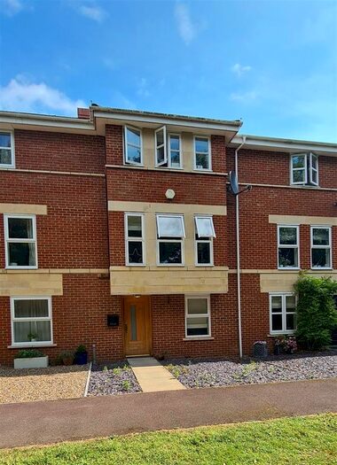4 Bedroom Terraced House To Rent In Gun Tower Mews, Rochester, ME1
