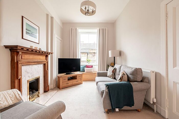 1 Bedroom Flat For Sale In / Dean Park Street, Edinburgh, EH4