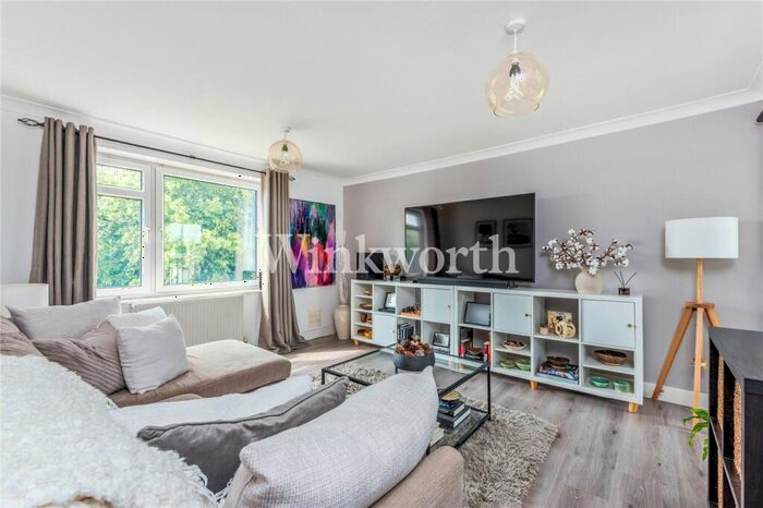 2 Bedroom Apartment To Rent In West Green Road, London, N15