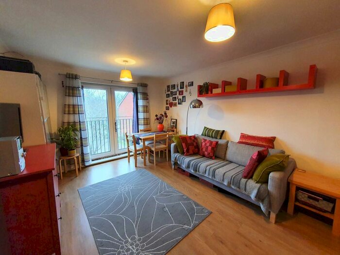 2 Bedroom Flat To Rent In Alderney Way, Kennington, TN24