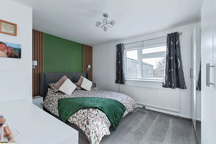 2 Bedroom Flat For Sale In Gibson Road, Poole, Dorset, BH17