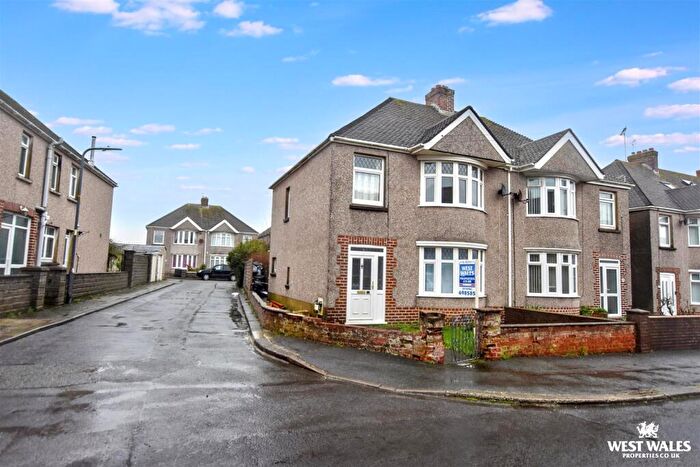 3 Bedroom Semi-Detached House For Sale In Eastleigh Drive, Milford Haven, SA73