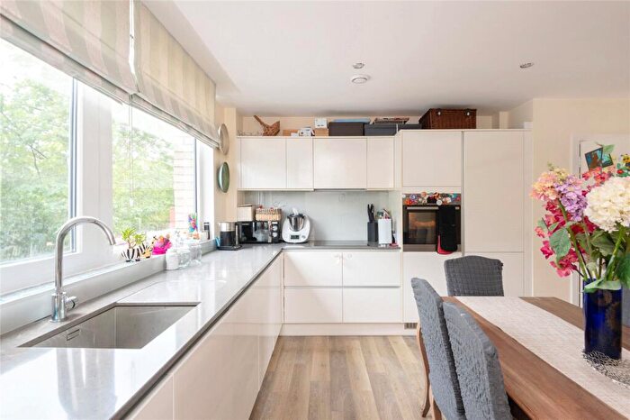 3 Bedroom Apartment To Rent In Hyde Lane, Battersea, SW11