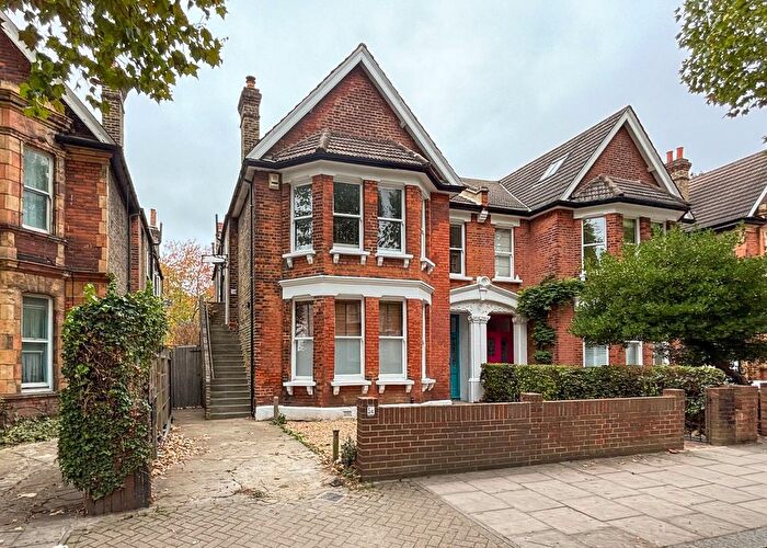4 Bedroom Maisonette For Sale In Inchmery Road, Catford, London, SE6