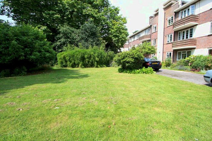 2 Bedroom Flat To Rent In Leigham Court Road, Streatham, SW16