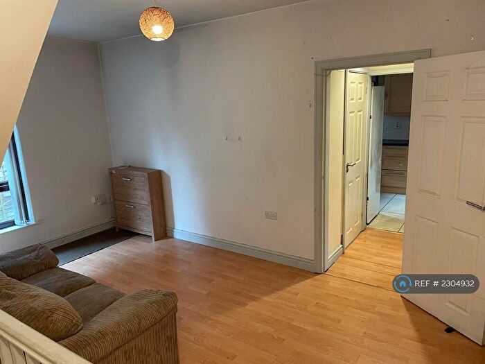 2 Bedroom Flat To Rent In High Lane, Manchester, M21