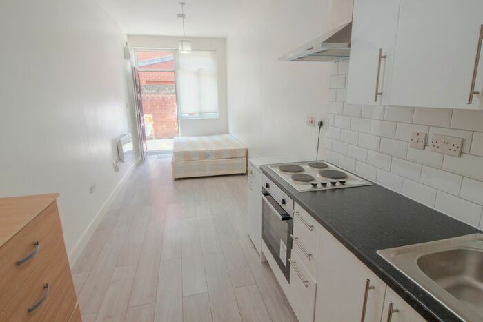 Studio To Rent In Southwold Road, Upper Clapton E5