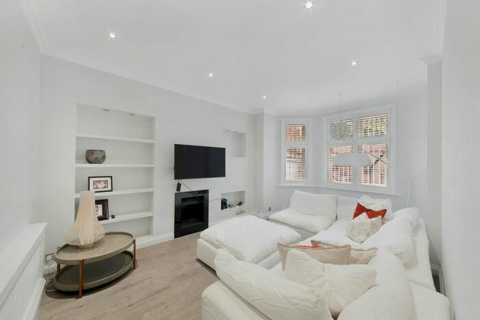 2 Bedroom Flat To Rent In Lennox Gardens, London, SW1X