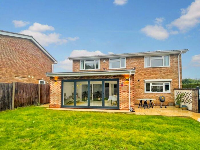 4 Bedroom Detached House To Rent In Cedar Grove, Amersham, HP7