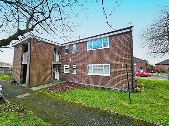 2 Bedroom Flat To Rent In Maple Close, Huddersfield, HD5