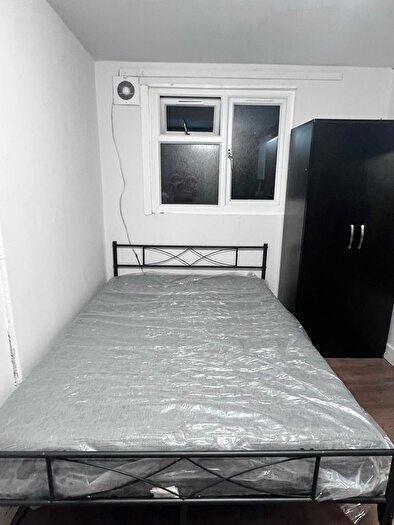 Studio To Rent In Radnor Cl, Mitcham, CR4