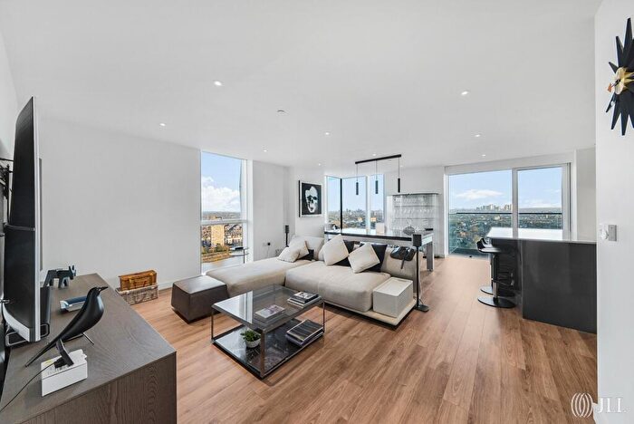 3 Bedroom Flat For Sale In Skyline Apartments, Devan Grove, N4