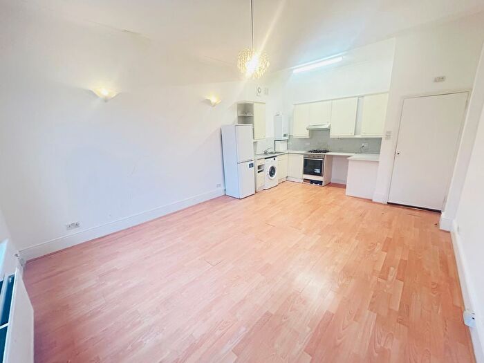 1 Bedroom Flat To Rent In Whitworth Road, SE25