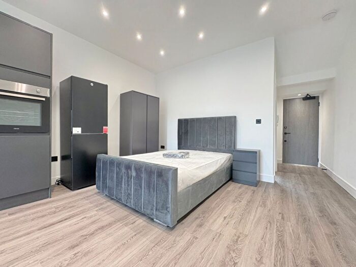 Studio To Rent In - Kirkstall Road, Burley, Leeds, LS4