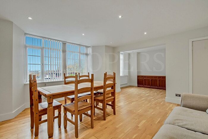 3 Bedroom Flat For Sale In Dollis Hill Lane, London, NW2