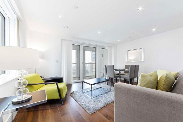 3 Bedroom Flat To Rent In Lincoln Plaza, Canary Wharf, E14