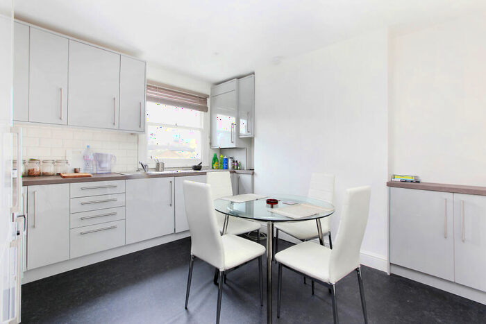 1 Bedroom Flat To Rent In Northcote Road, Battersea, London, SW11