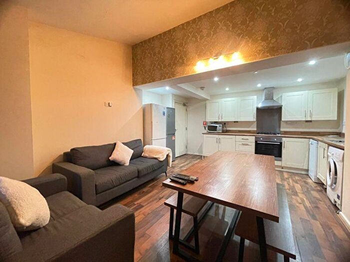 5 Bedroom Terraced House To Rent In Park Road, Nottingham, NG7