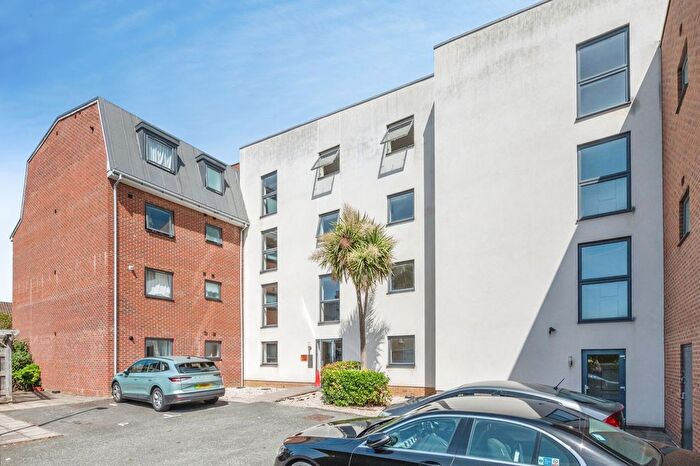 1 Bedroom Flat For Sale In The Chase, Grays, Essex, RM20