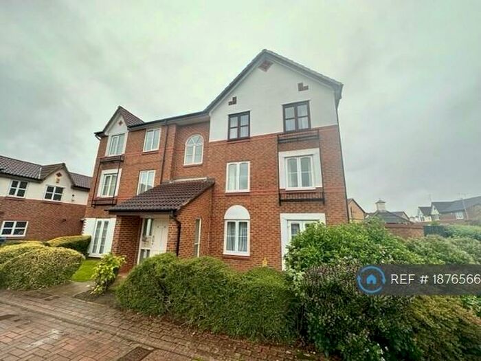 2 Bedroom Flat To Rent In Gardeners Court, Leeds, LS10