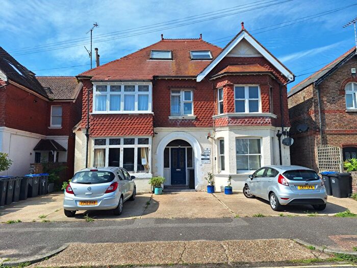 1 Bedroom Flat For Sale In Queens Road, Worthing, BN11