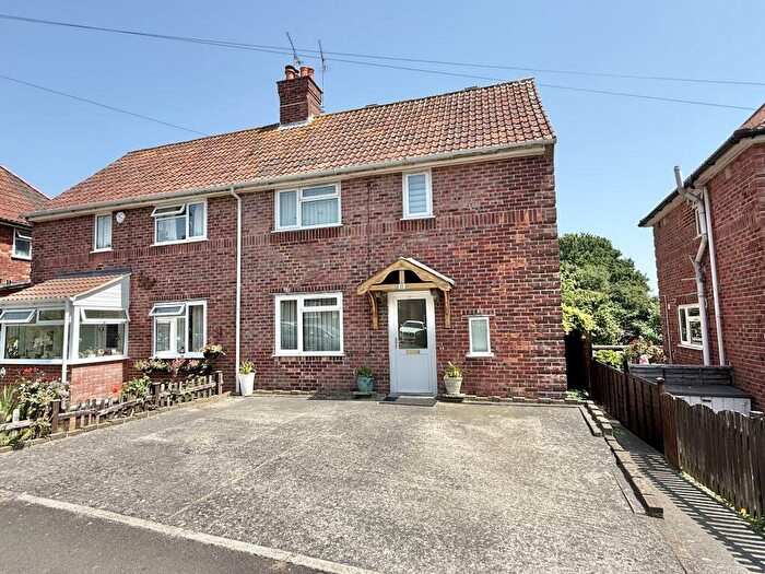 3 Bedroom Semi Detached House For Sale In St Andrews Road, Yeovil, Somerset, BA20