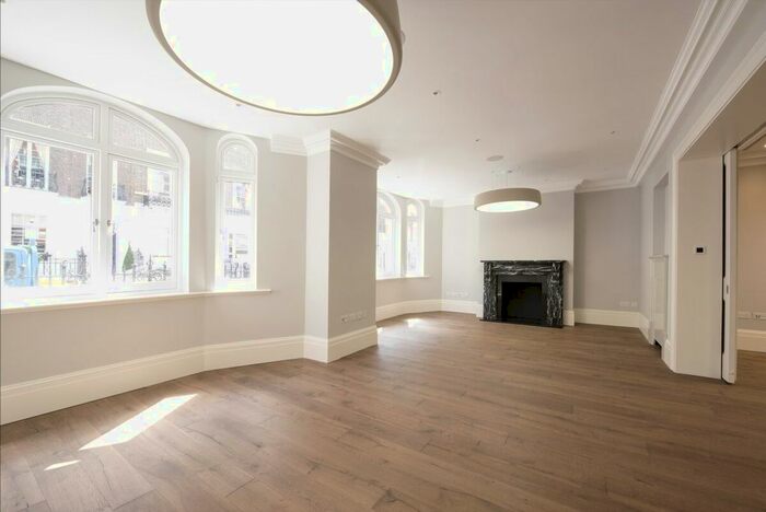 3 Bedroom Flat To Rent In Wimpole Street, London, W1G