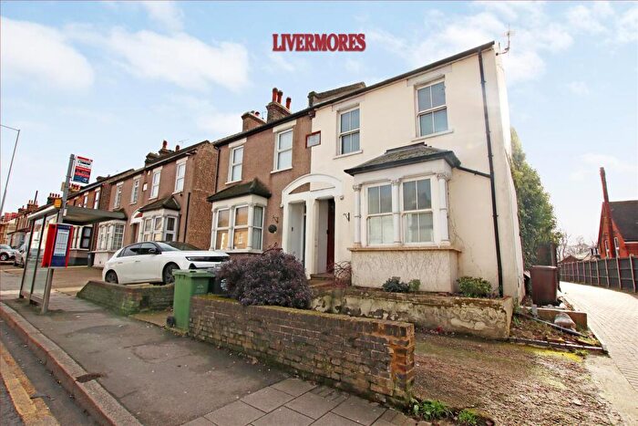 4 Bedroom Semi Detached House For Sale In East Hill, Dartford, DA1