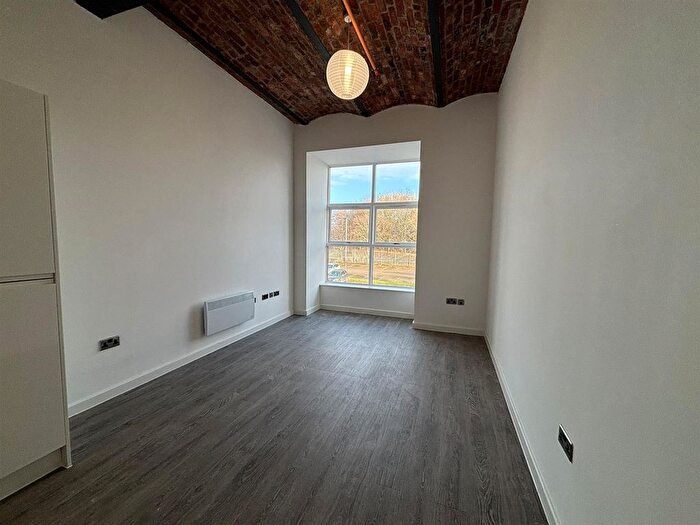 1 Bedroom Flat To Rent In Lower Vickers Street, Manchester, M40