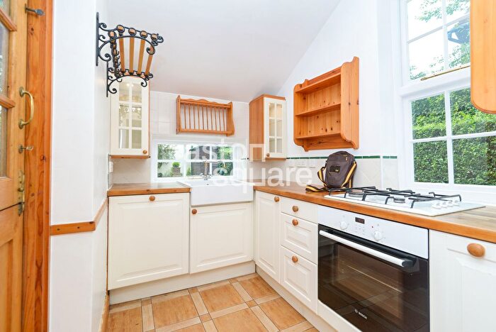 3 Bedroom Detached House To Rent In Asmuns Place, London, NW11