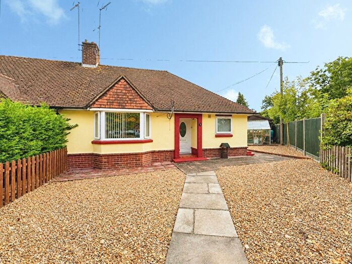 2 Bedroom Bungalow For Sale In Stilwell Close, Yateley, Hampshire, GU46