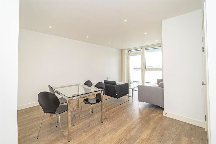 2 Bedroom Flat To Rent In Cable Walk, London, SE10