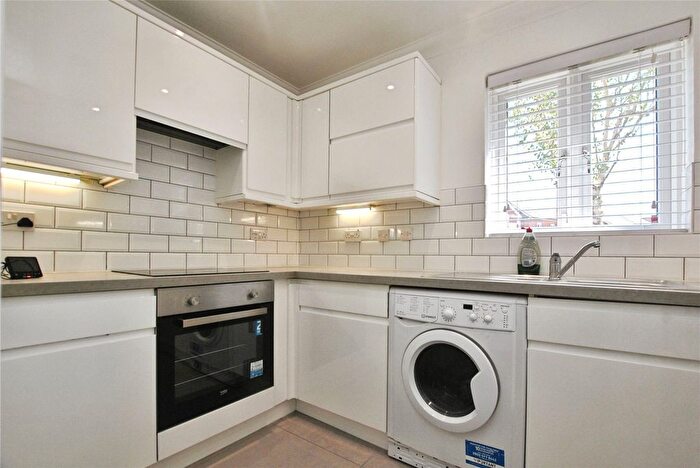 2 Bedroom Flat To Rent In Coates Quay, Chelmsford, CM2
