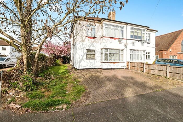 2 Bedroom Maisonette For Sale In Ardleigh Green Road, Hornchurch, RM11