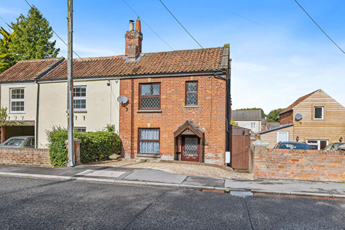 3 Bedroom Semi-Detached House For Sale In Wells Road, Glastonbury, BA6