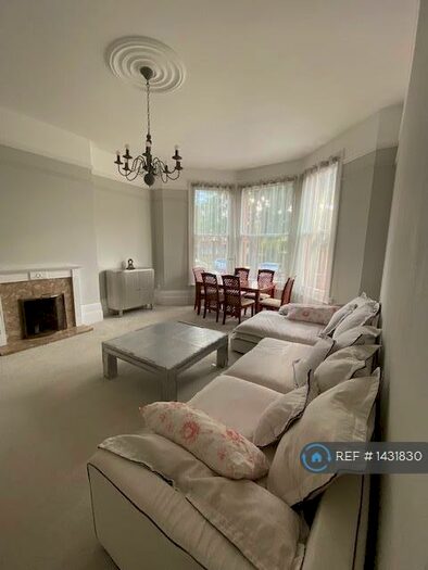 2 Bedroom Flat To Rent In Earls Avenue, Folkestone, CT20