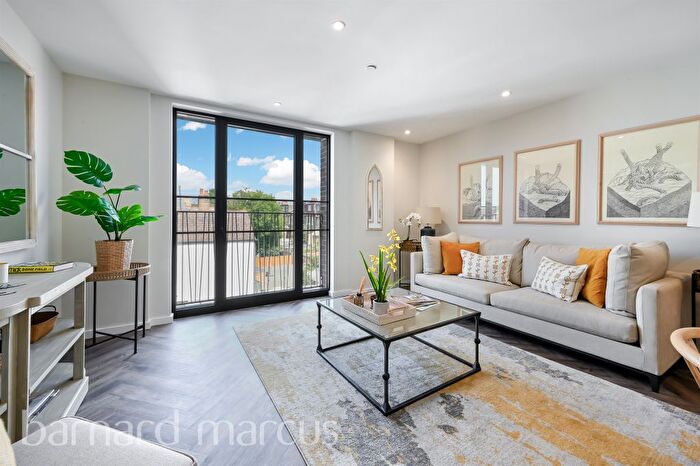 2 Bedroom Flat For Sale In Fallsbrook Road, London, SW16