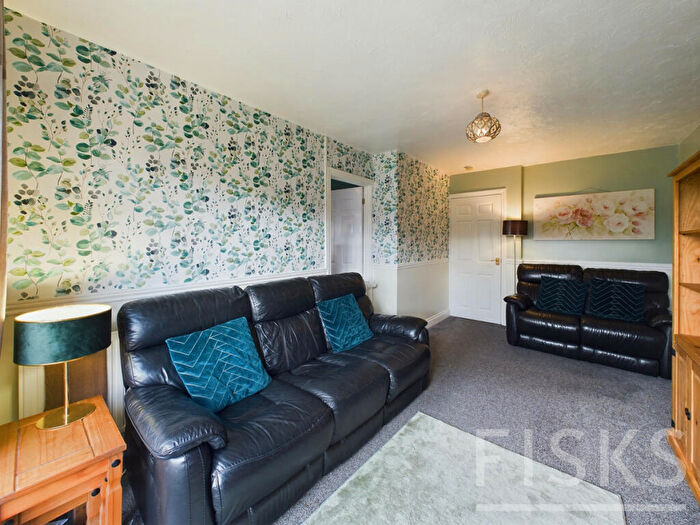 1 Bedroom Bungalow For Sale In Urmond Road, Canvey Island, SS8