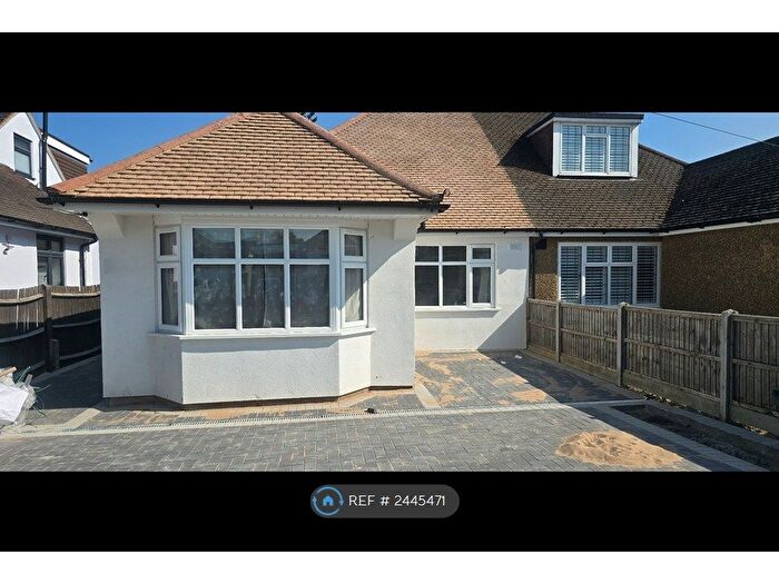 2 Bedroom Bungalow To Rent In Links Way, Croxley Green, Rickmansworth, WD3