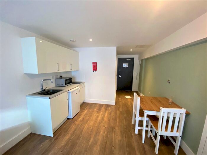 Apartment To Rent In Studio Apartment - Cardinal Court, Oldham, OL1