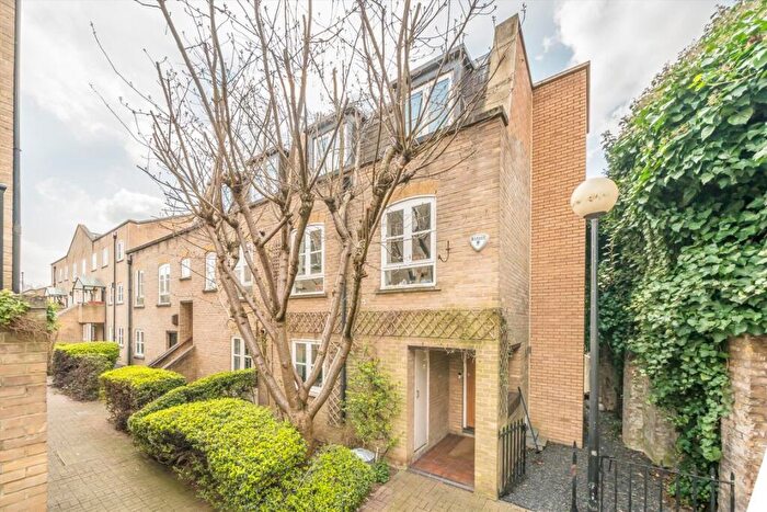 3 Bedroom Terraced House To Rent In Thornhill Bridge Wharf, Caledonian Road, N1