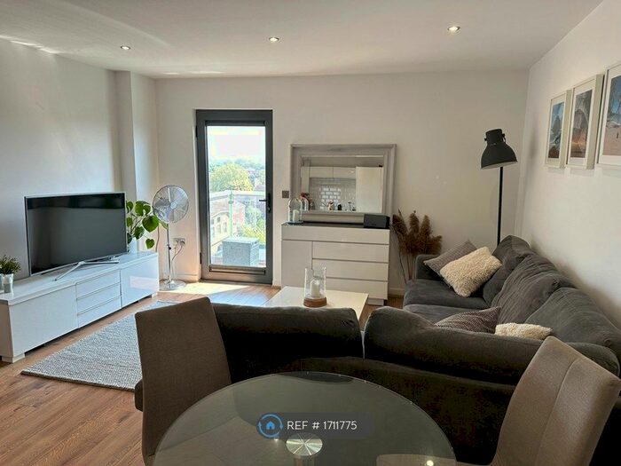 2 Bedroom Flat To Rent In Spur House, London, SW19